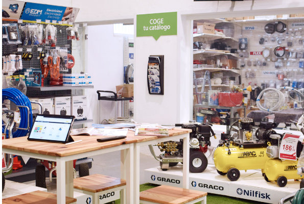 Pinturas Jose Antonio García, Tienda taller Quart de Poblet.